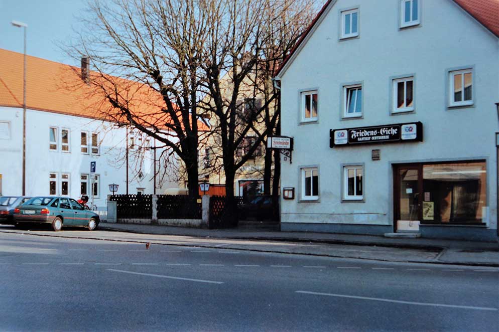 Die Friedenseiche vor der Renovierung